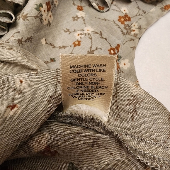 J Jill Floral Ruffle Sleeveless Button Down Blouse in Sage Green - Picture 11 of 13